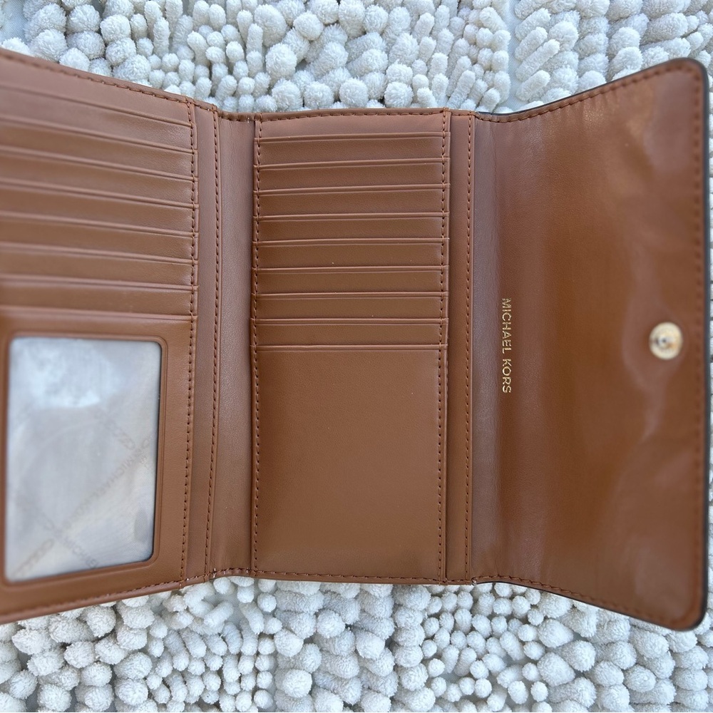 Michael Kors Jet Set Charm Vanilla/Acorn Tri-fold Wallet - Picture 5 of 7
